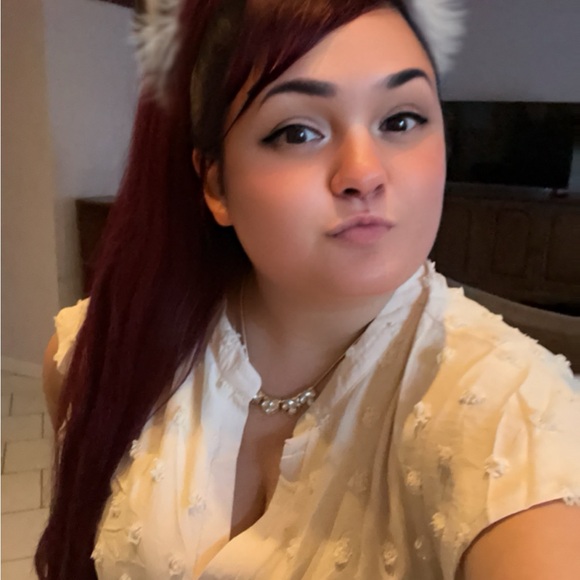 Meet your Posher, Olivia - Picture 1 of 6